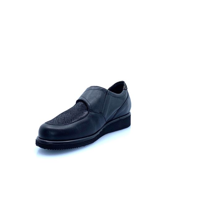 tomasi-scarpa-donna-con-strec-art-emilia-19982