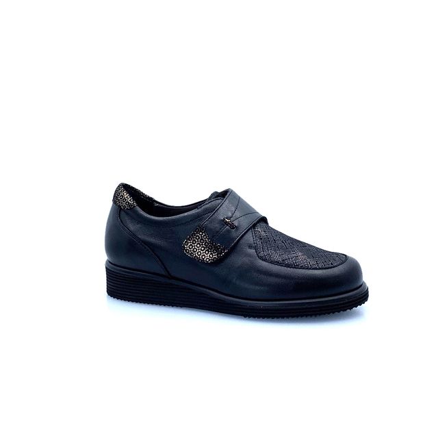 tomasi-scarpa-donna-con-strec-art-emilia-19982