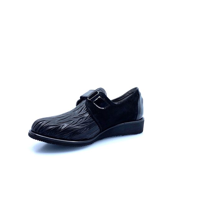 loren-scarpa-donna-con-strec-art-05818-20158